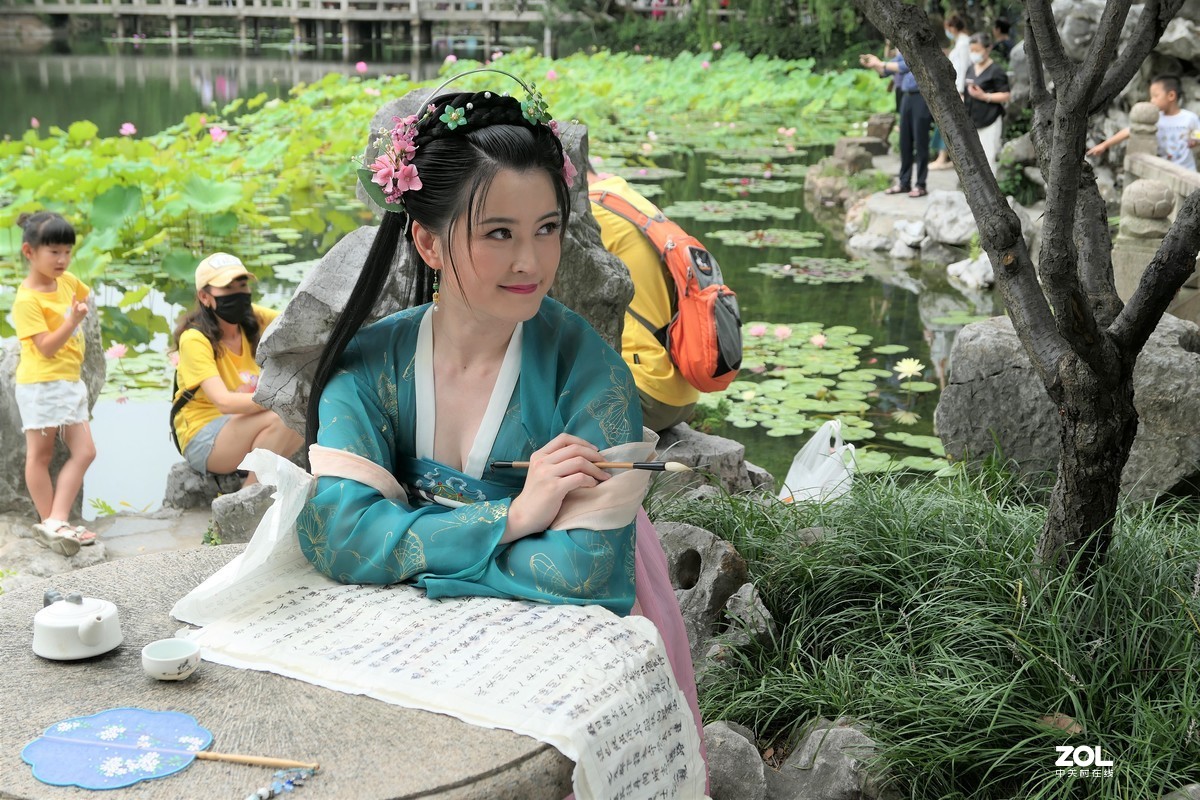 【书（淑）女】——摄于上海古猗园