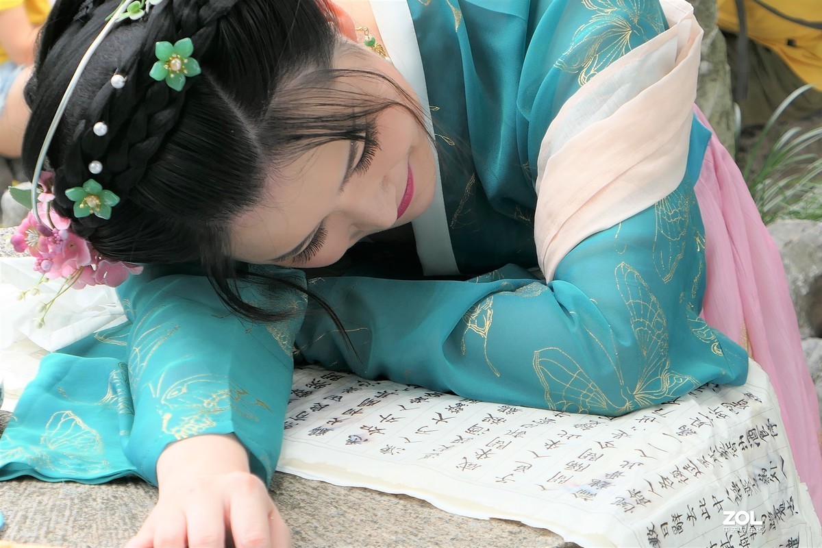 【书（淑）女】——摄于上海古猗园