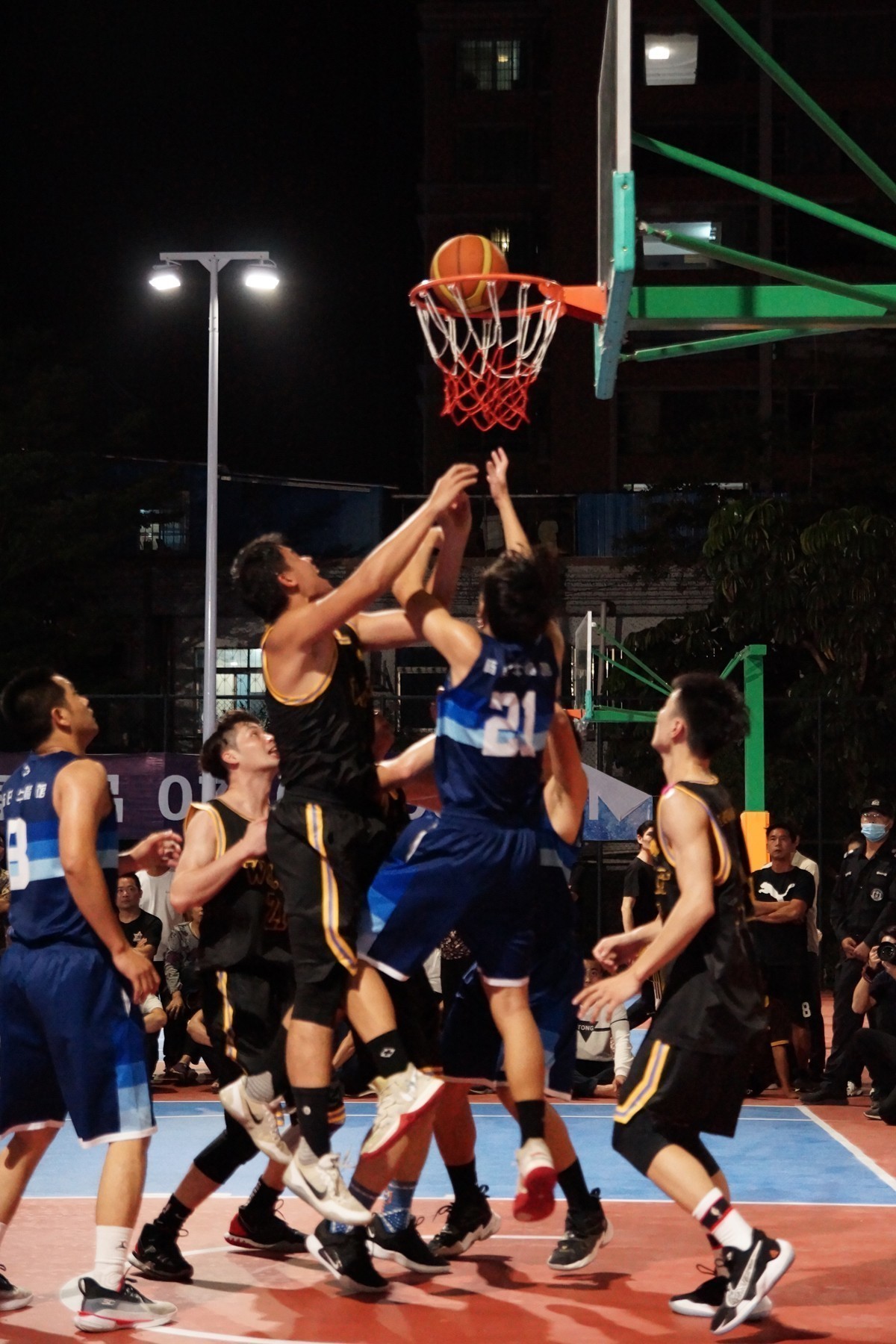 体育馆篮球赛抓拍了几个镜头