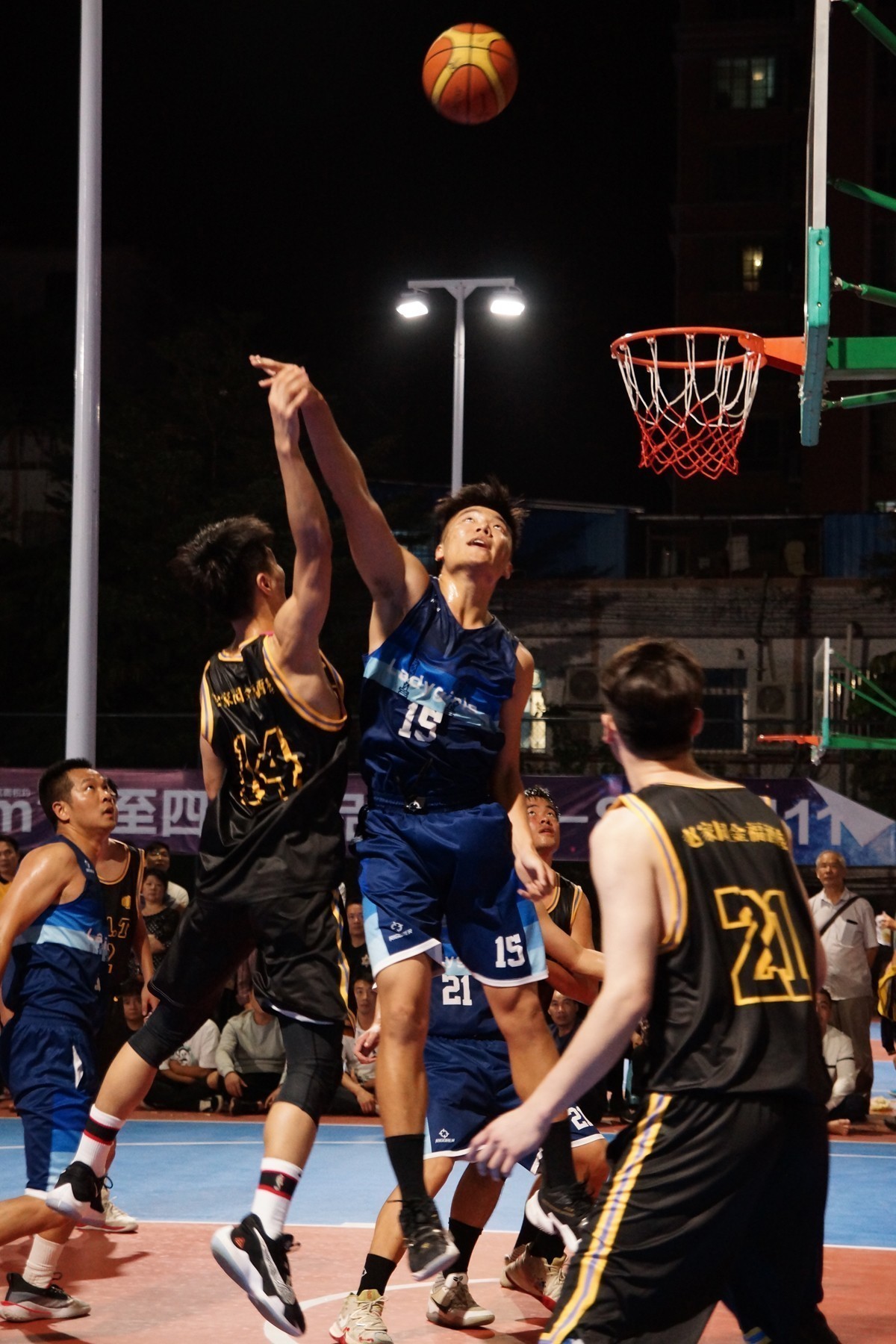 体育馆篮球赛抓拍了几个镜头