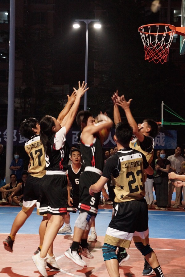 体育馆篮球赛抓拍了几个镜头