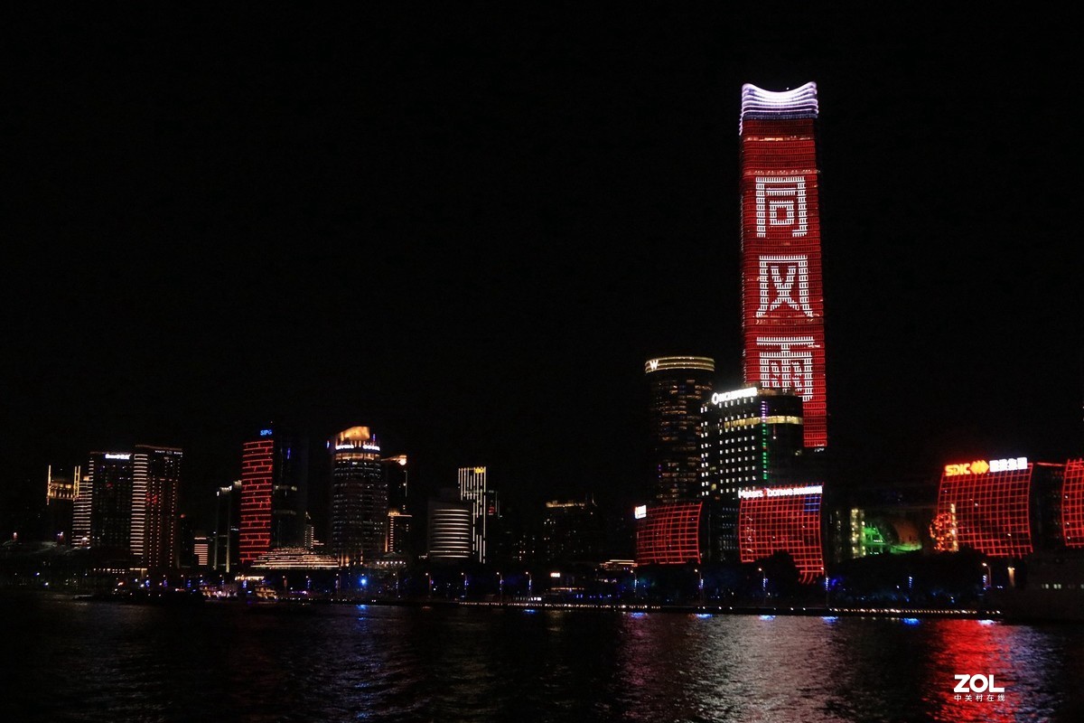 发一贴浦江两岸夜景————祝贺常来小版贴友双节快乐！