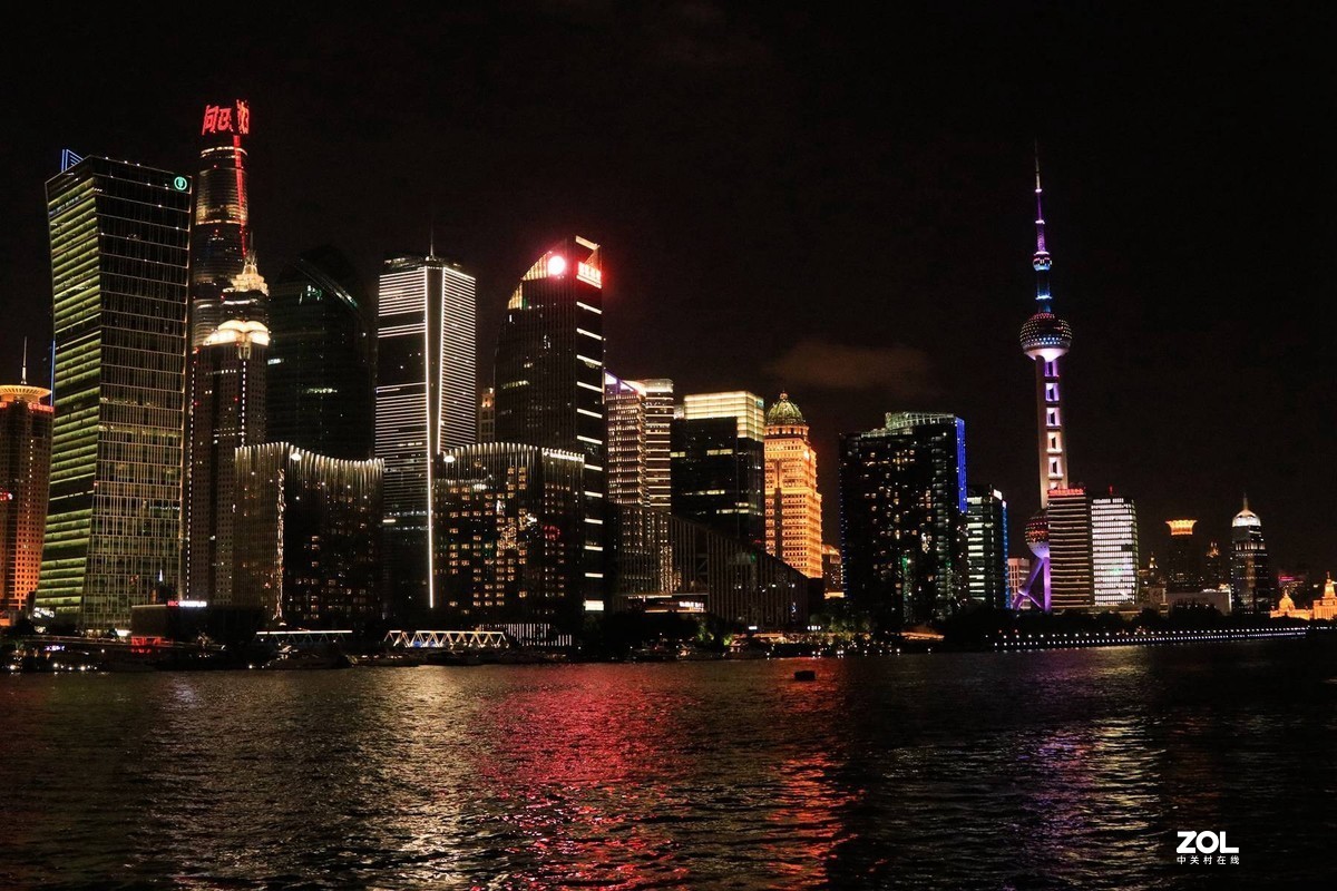 发一贴浦江两岸夜景————祝贺常来小版贴友双节快乐！