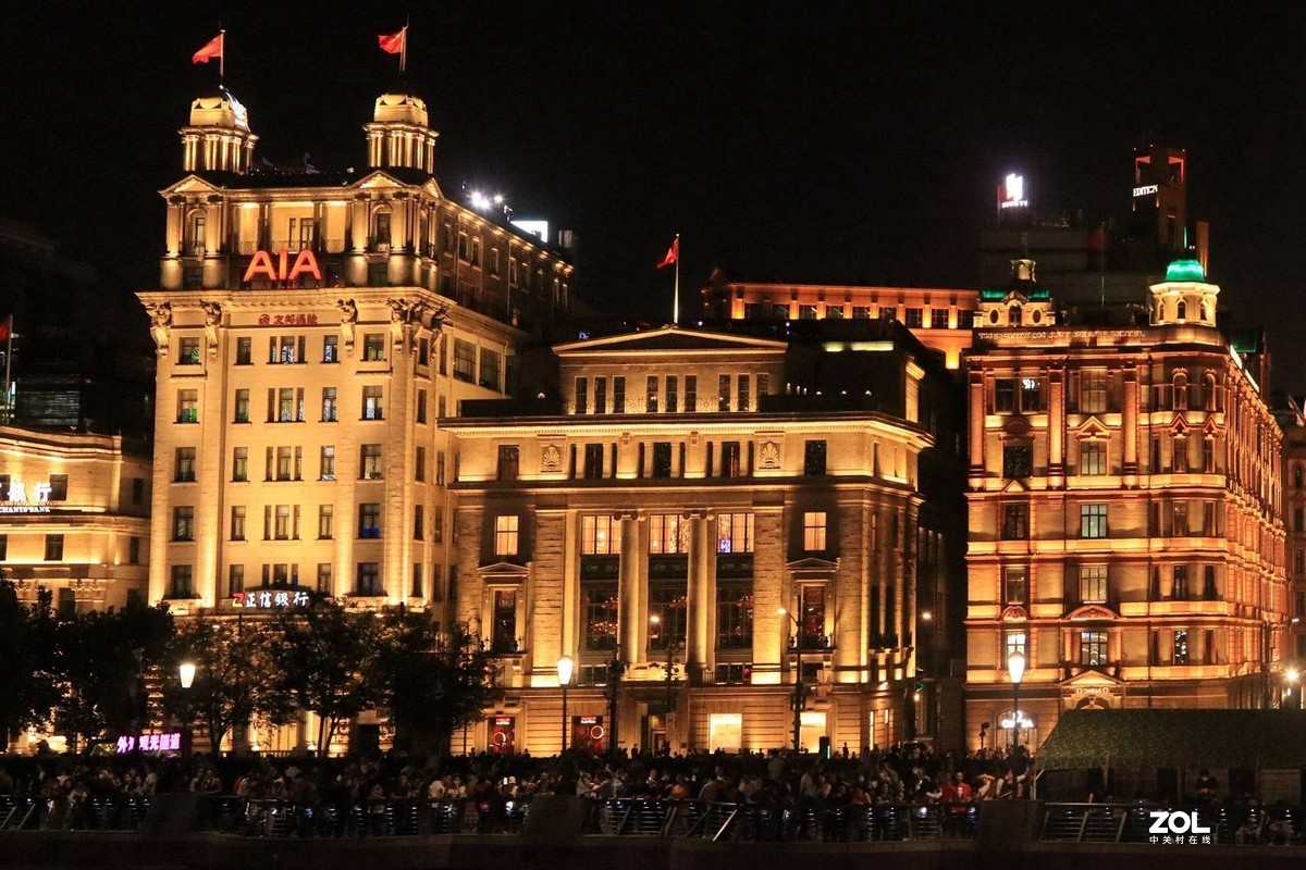 发一贴浦江两岸夜景————祝贺常来小版贴友双节快乐！