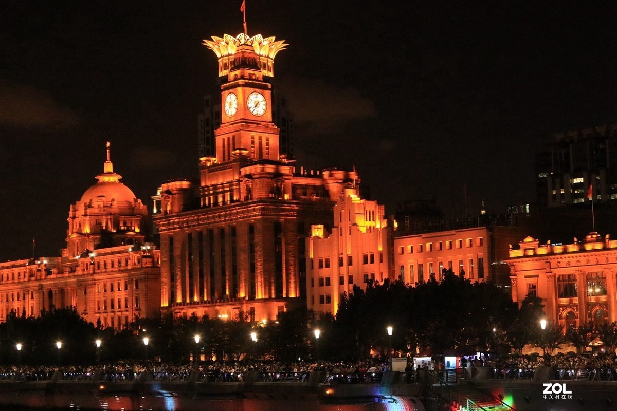 发一贴浦江两岸夜景————祝贺常来小版贴友双节快乐！
