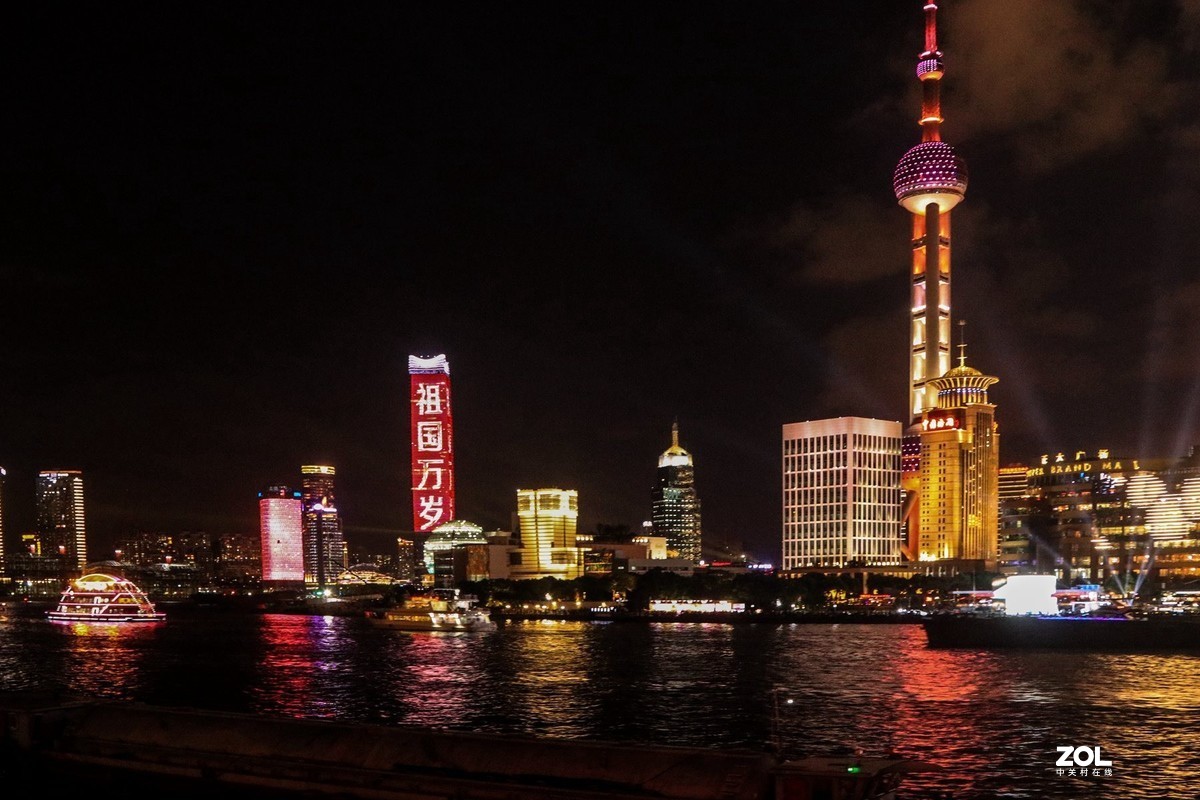 发一贴浦江两岸夜景————祝贺常来小版贴友双节快乐！