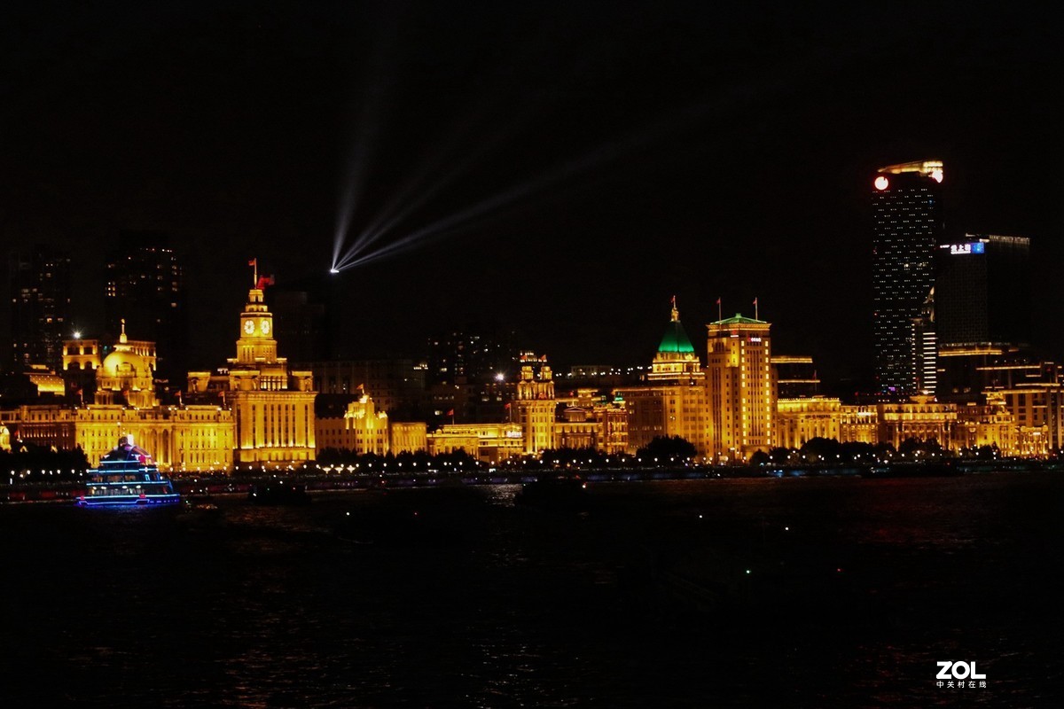 发一贴浦江两岸夜景————祝贺常来小版贴友双节快乐！