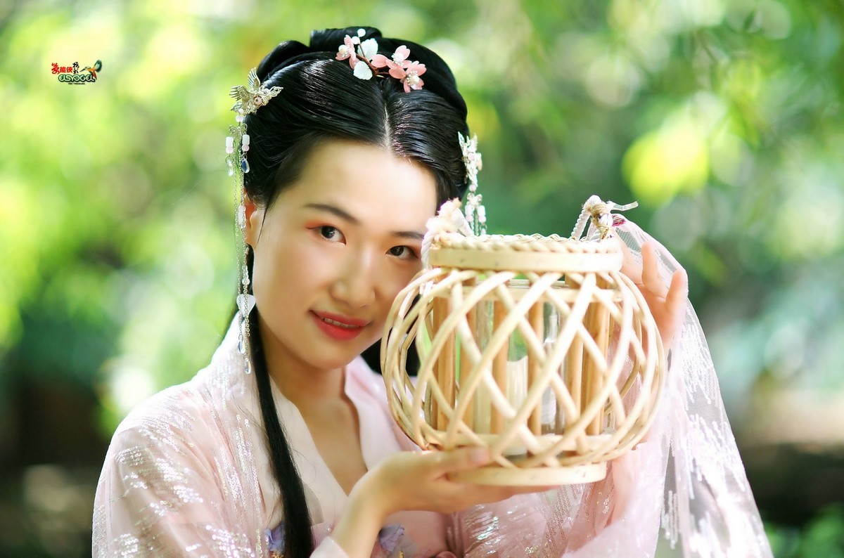 【古风·阳光下的笑容】---雅丽