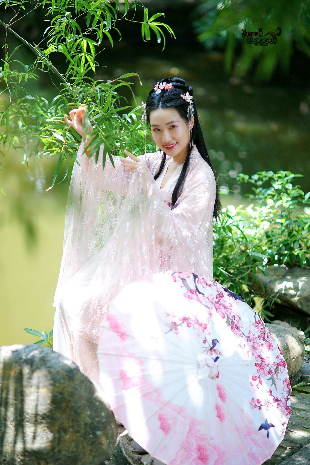 【古风·阳光下的笑容】---雅丽