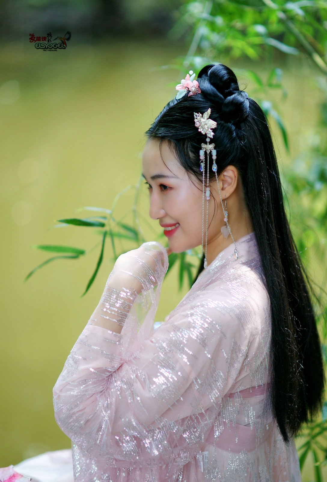 【古风·阳光下的笑容】---雅丽