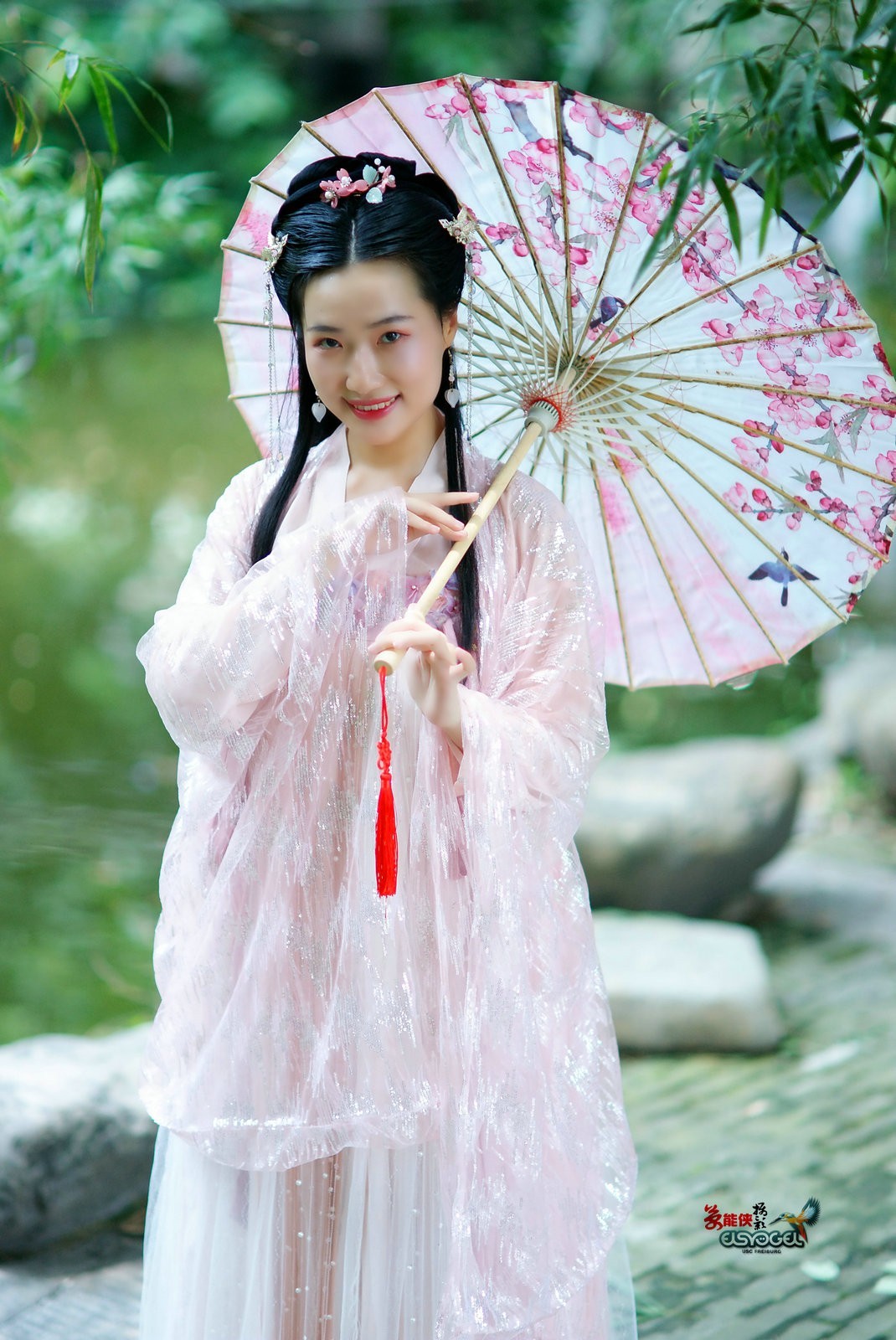 【古风·阳光下的笑容】---雅丽