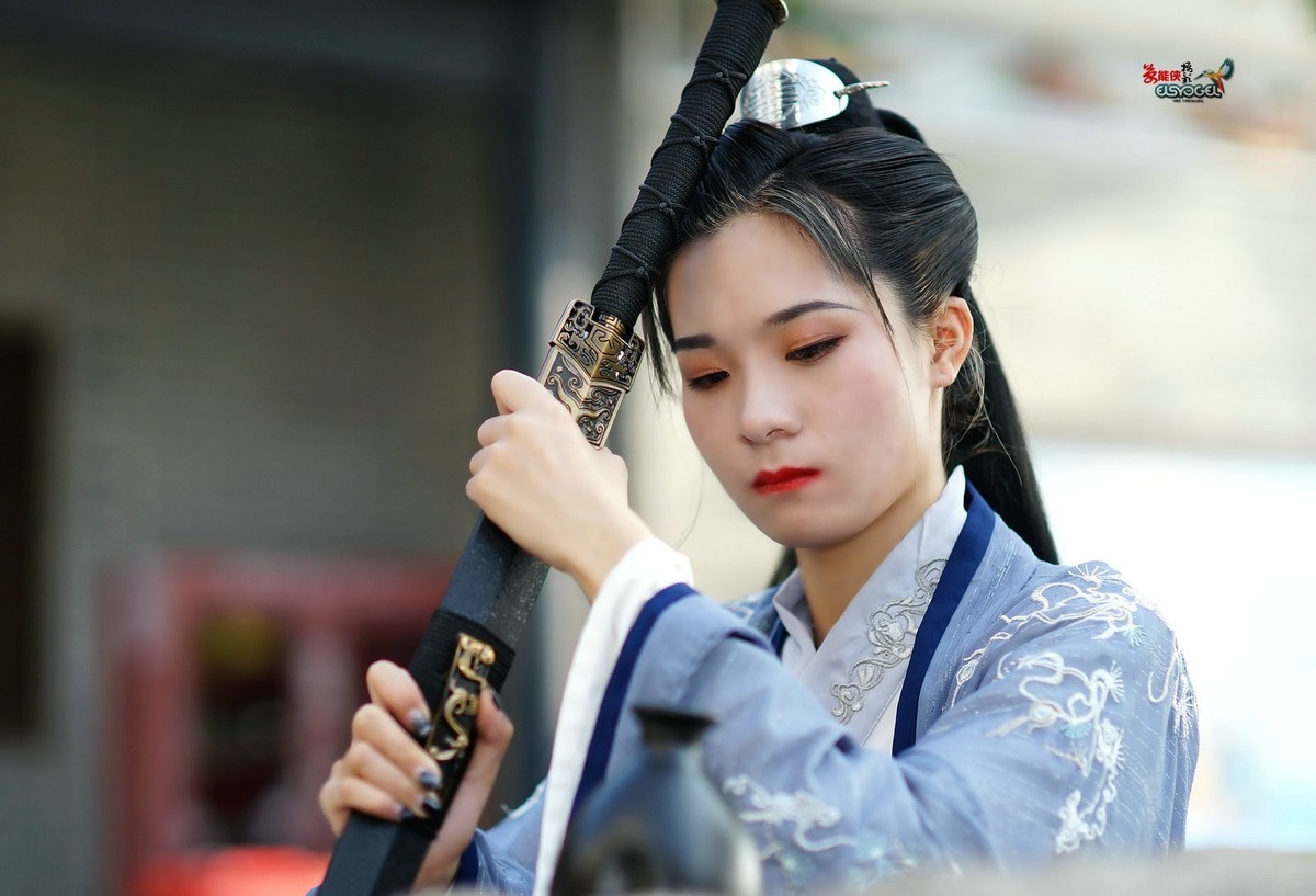 古港女剑客小董