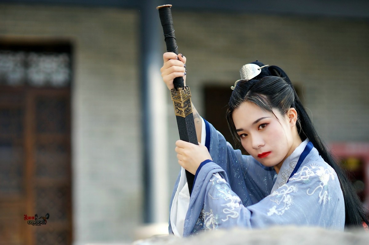 古港女剑客小董