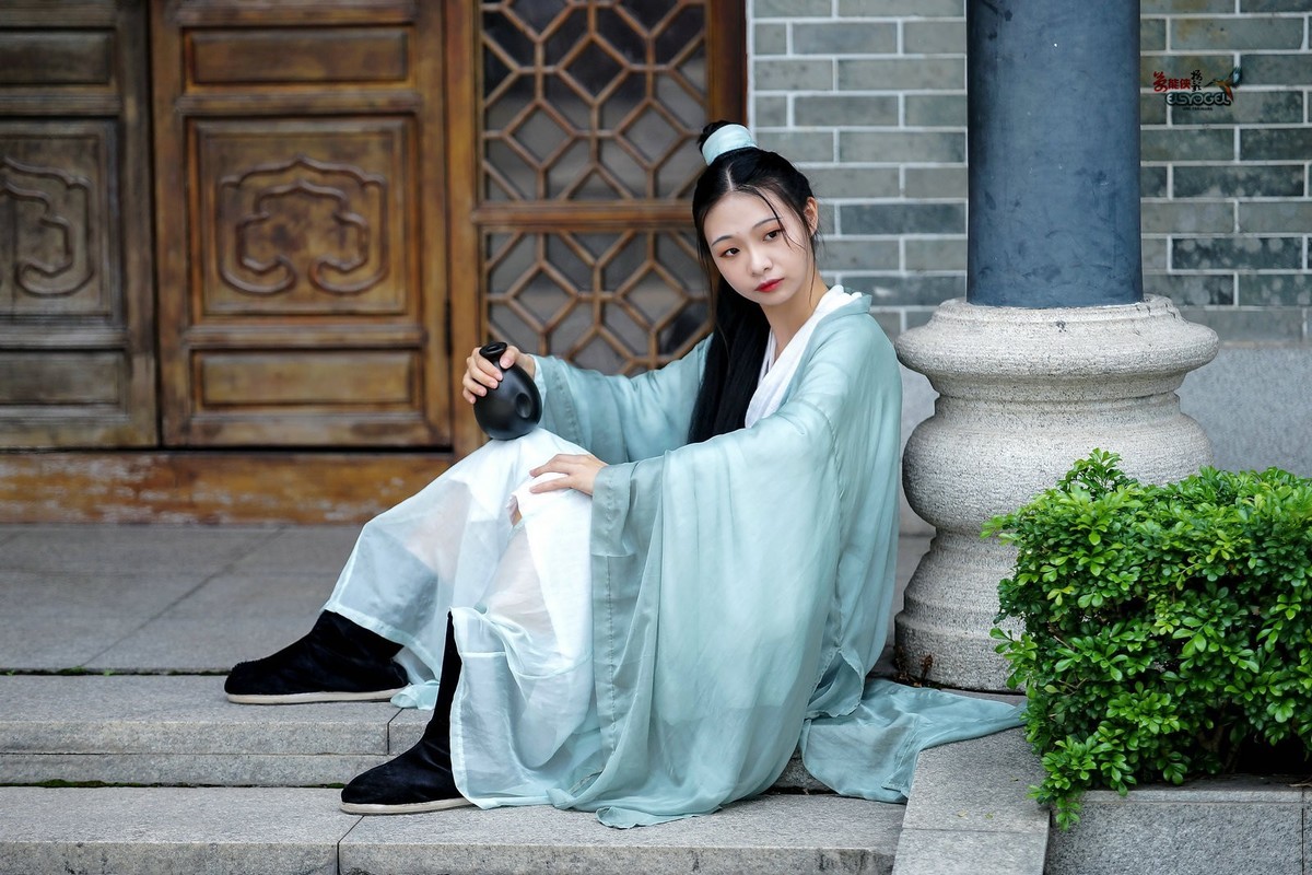 古风少女侠小陈