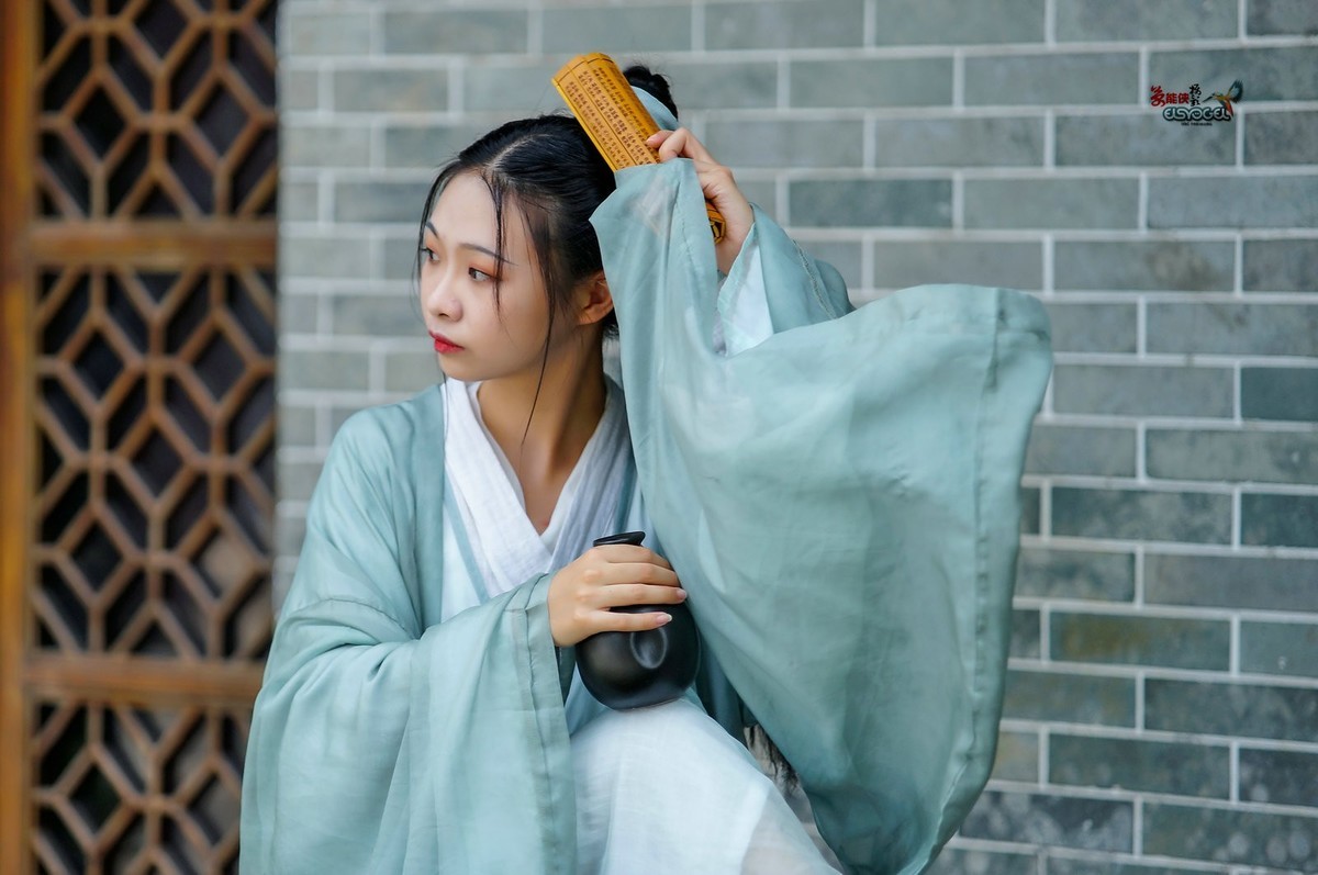 古风少女侠小陈