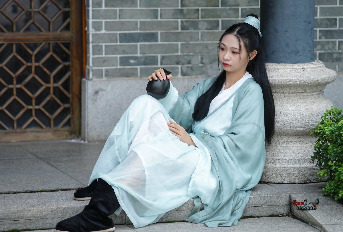 古风少女侠小陈