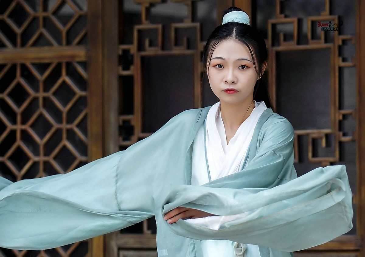 古风少女侠小陈