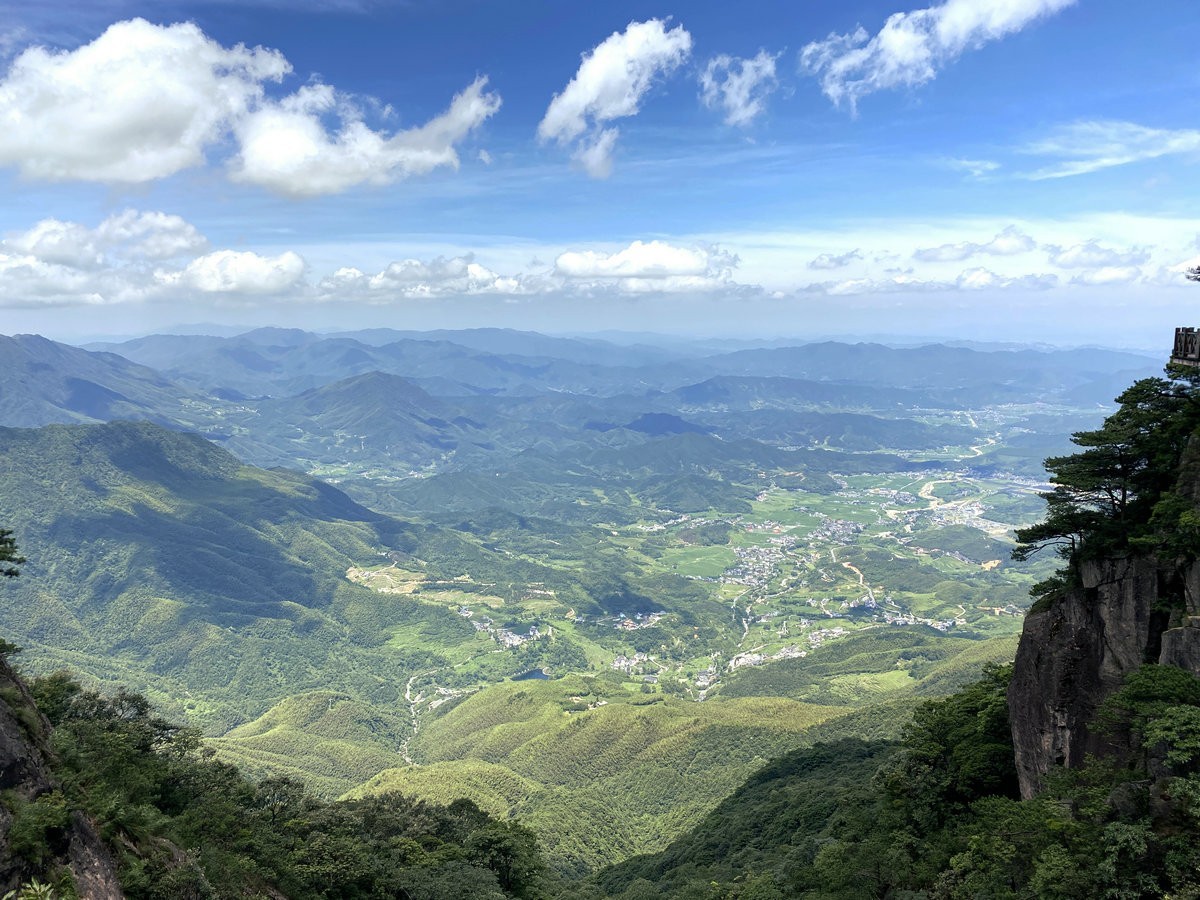 2021夏 渝川赣（39）站在海拔1600的玻璃栈道上