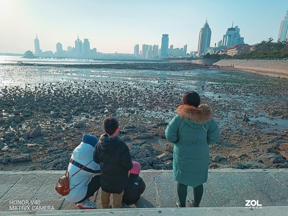 继续试验手机拍片，在手机上看还凑合，上了电脑惨不忍睹！哈哈！！