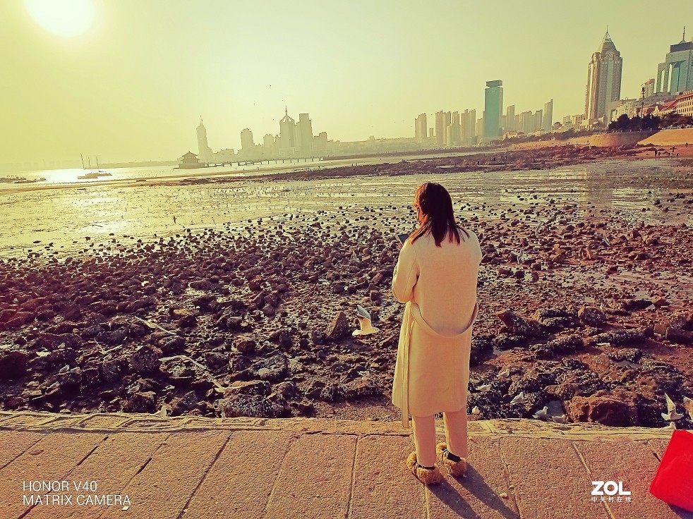 继续试验手机拍片，在手机上看还凑合，上了电脑惨不忍睹！哈哈！！