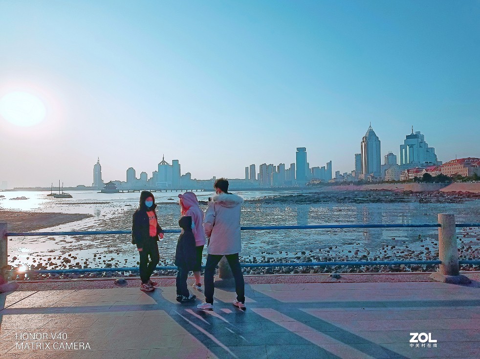 继续试验手机拍片，在手机上看还凑合，上了电脑惨不忍睹！哈哈！！