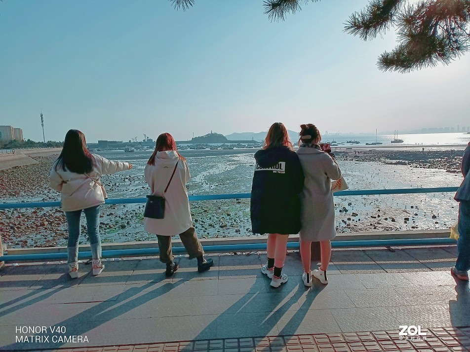 继续试验手机拍片，在手机上看还凑合，上了电脑惨不忍睹！哈哈！！