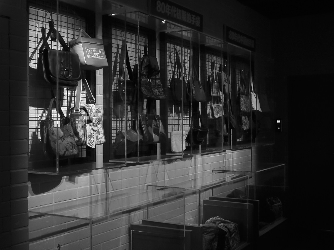 第一个吃螃蟹的人