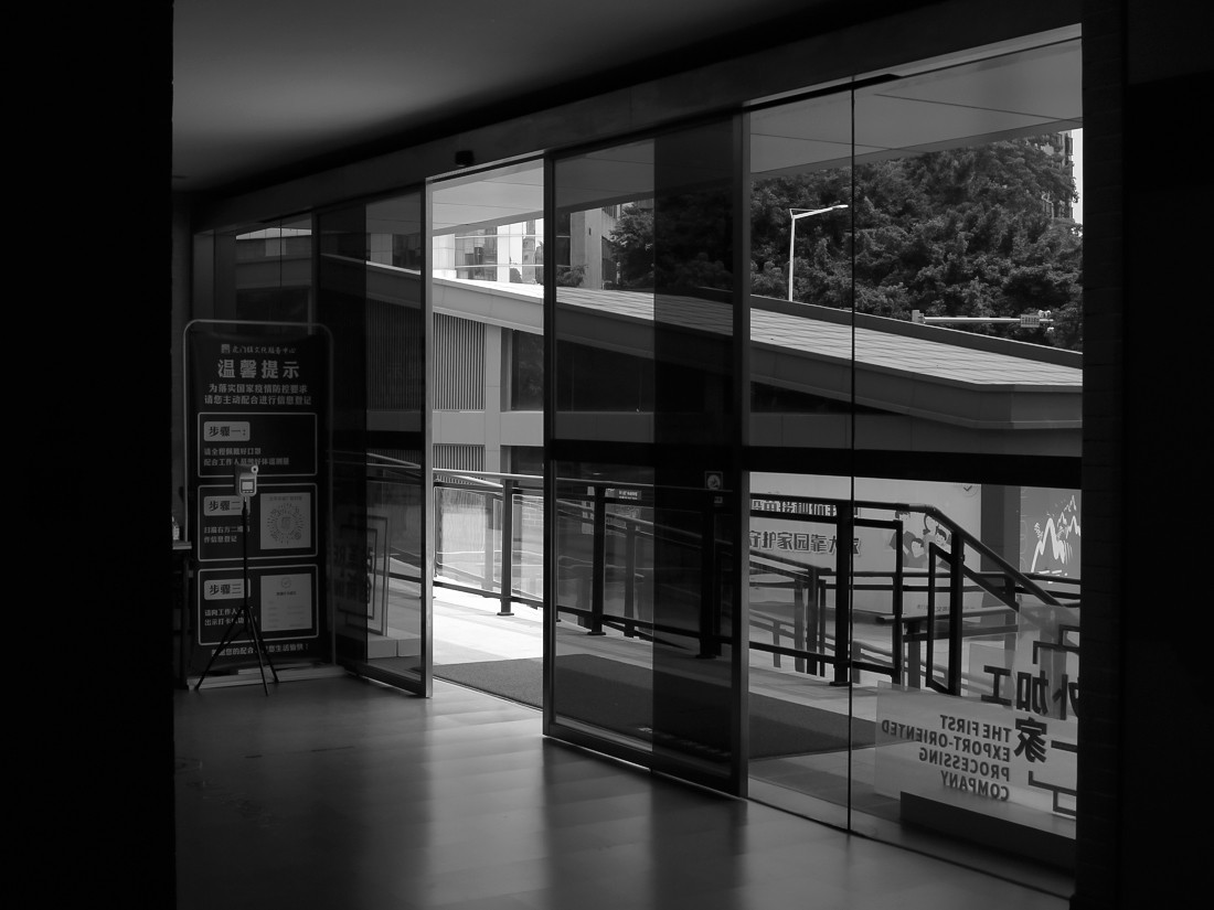 第一个吃螃蟹的人