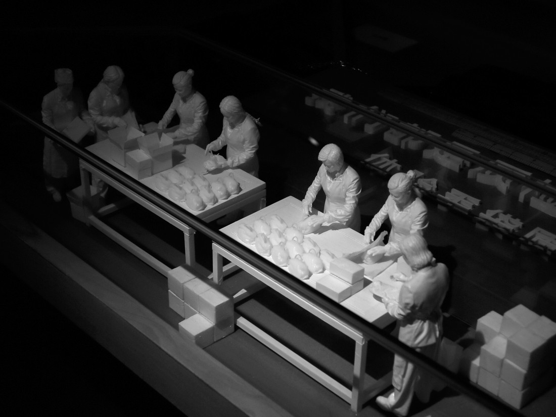 第一个吃螃蟹的人