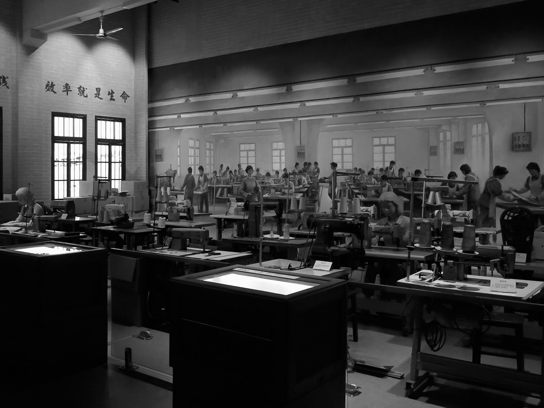 第一个吃螃蟹的人