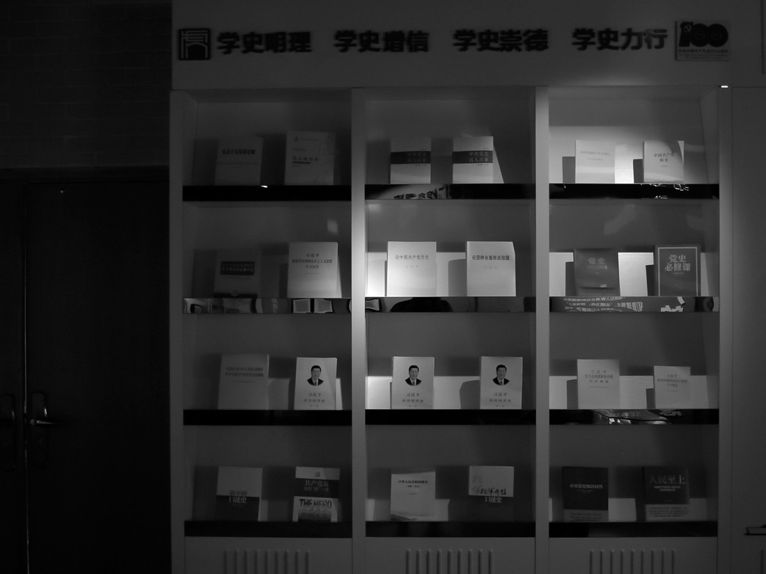 第一个吃螃蟹的人