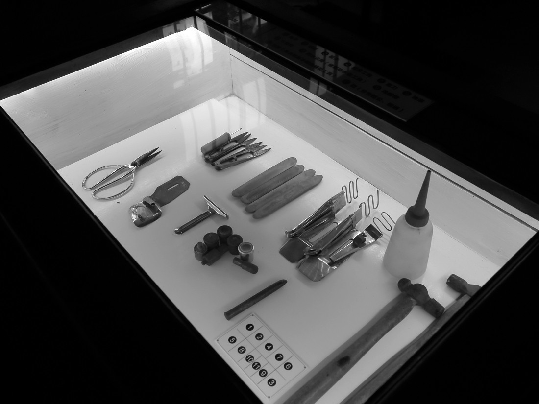 第一个吃螃蟹的人