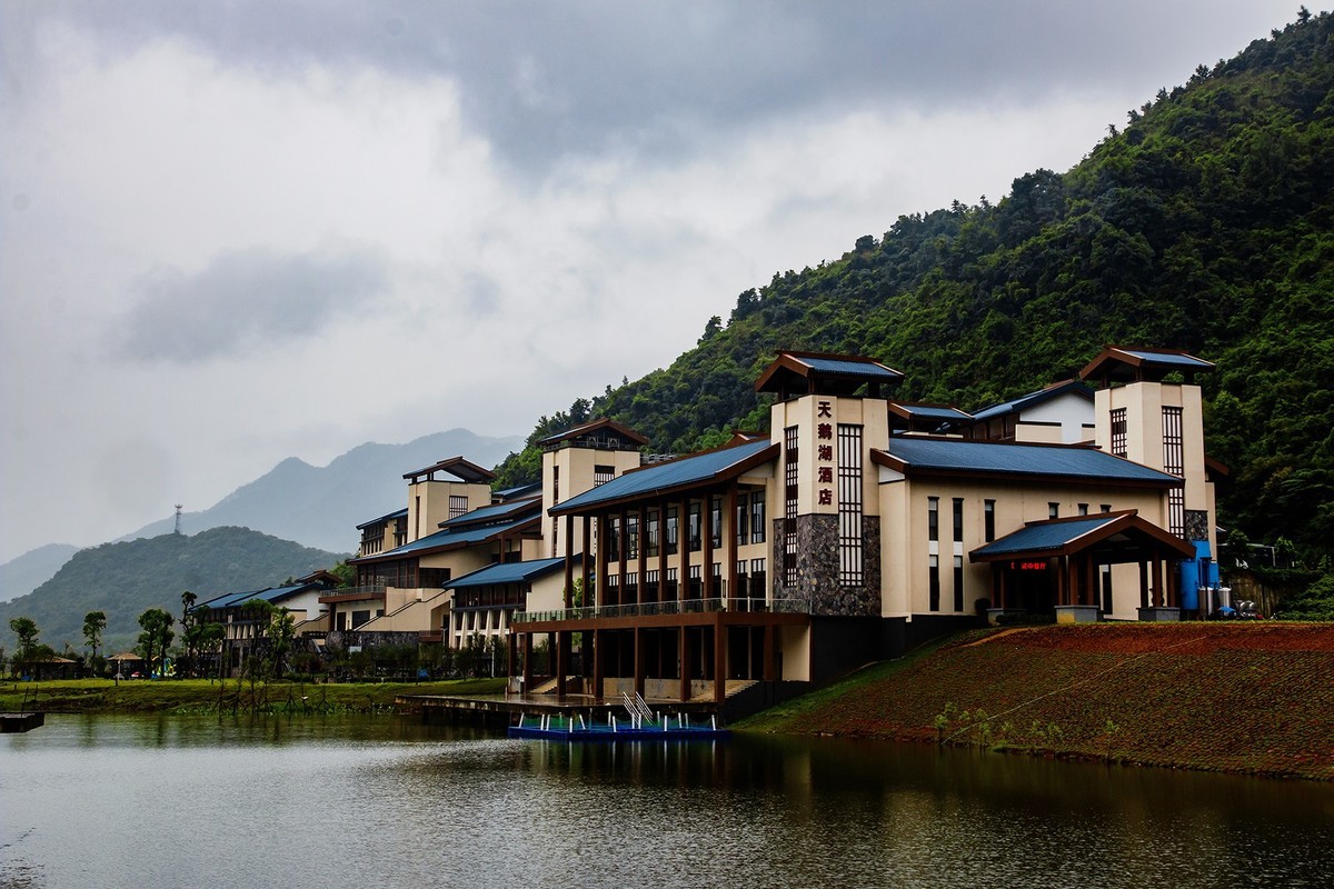 广东英德宝晶宫旅游度假区
