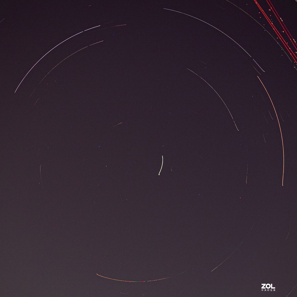 北极星星轨出现绿圈