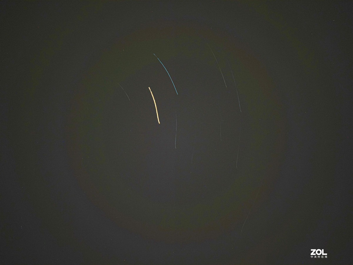 北极星星轨出现绿圈