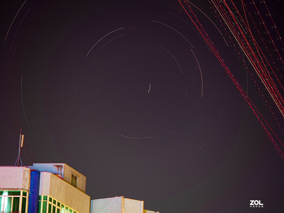 北极星星轨出现绿圈