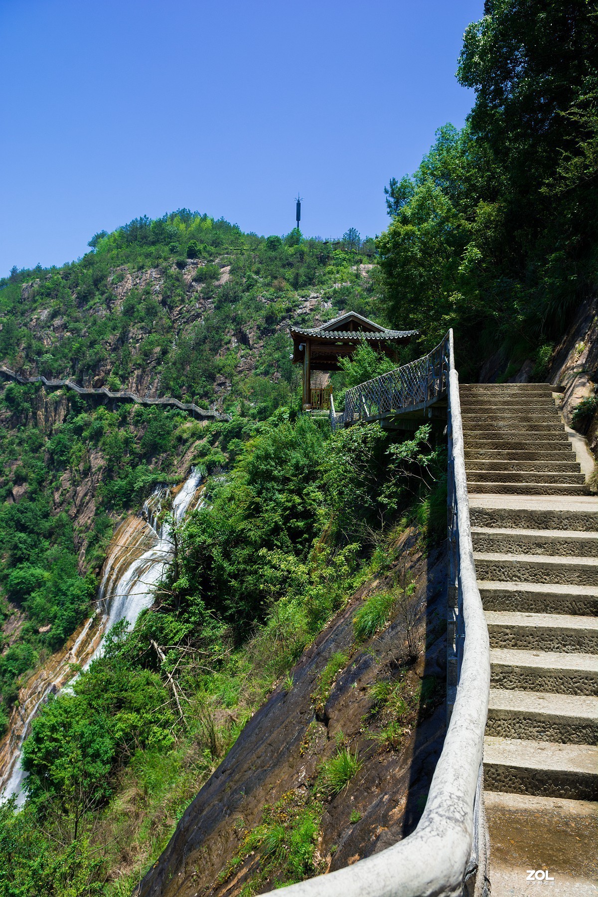 浙江天台山大瀑布中