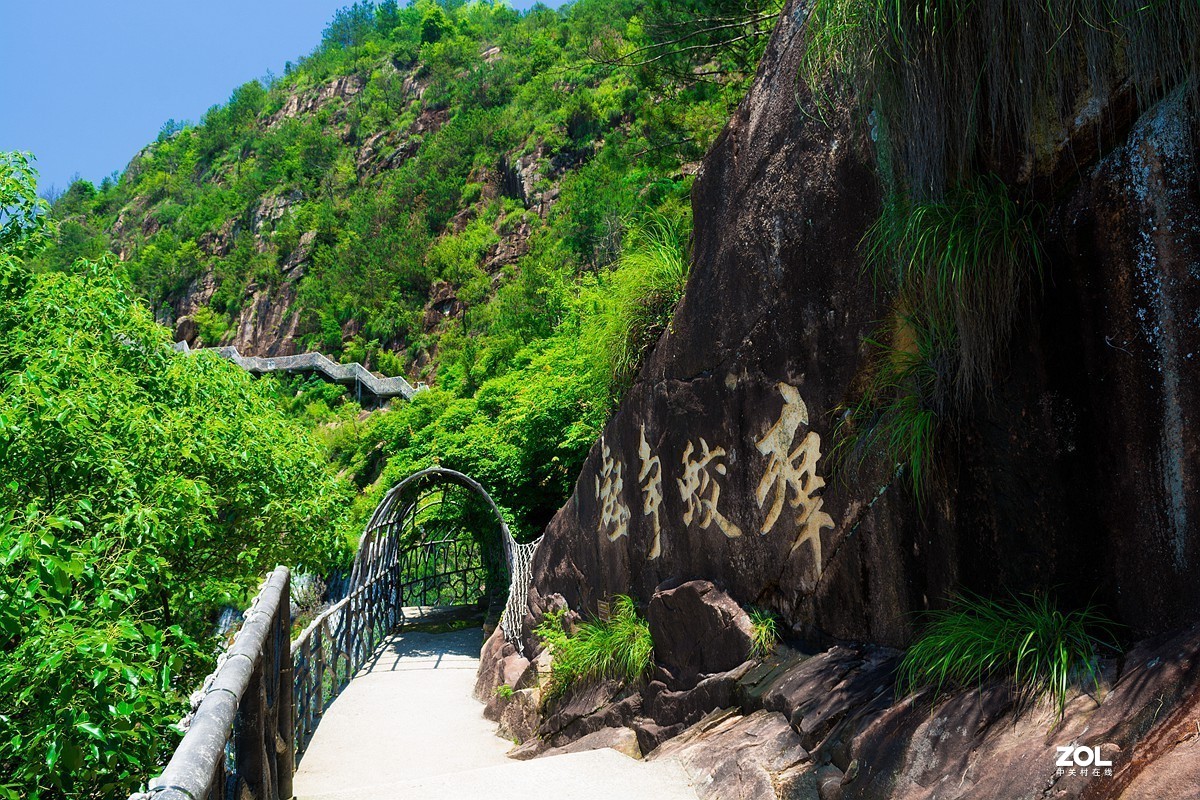 浙江天台山大瀑布中