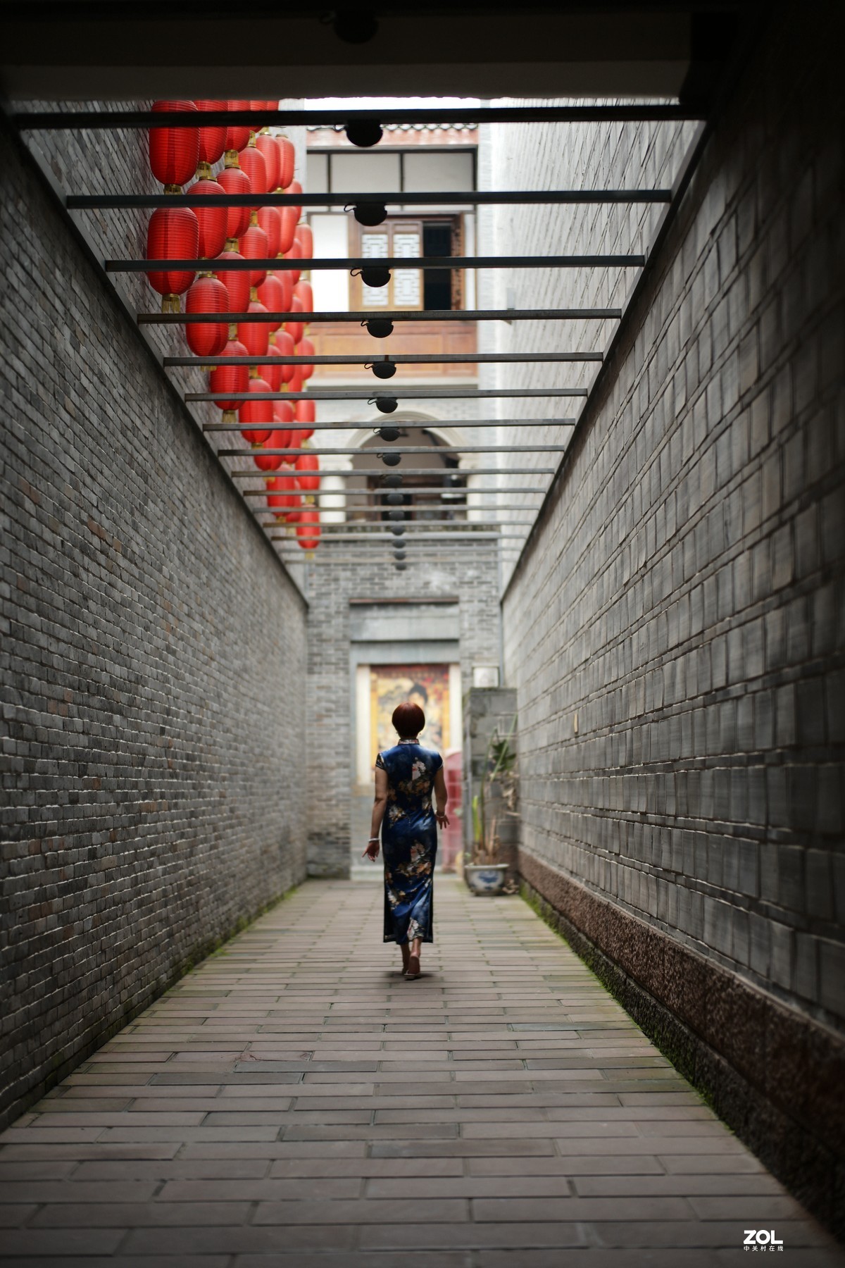 成都网红打卡地锦门拍人像