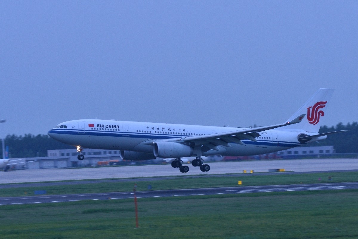 2021年7月24日与好友相约去哈尔滨太平国际机场拍飞机