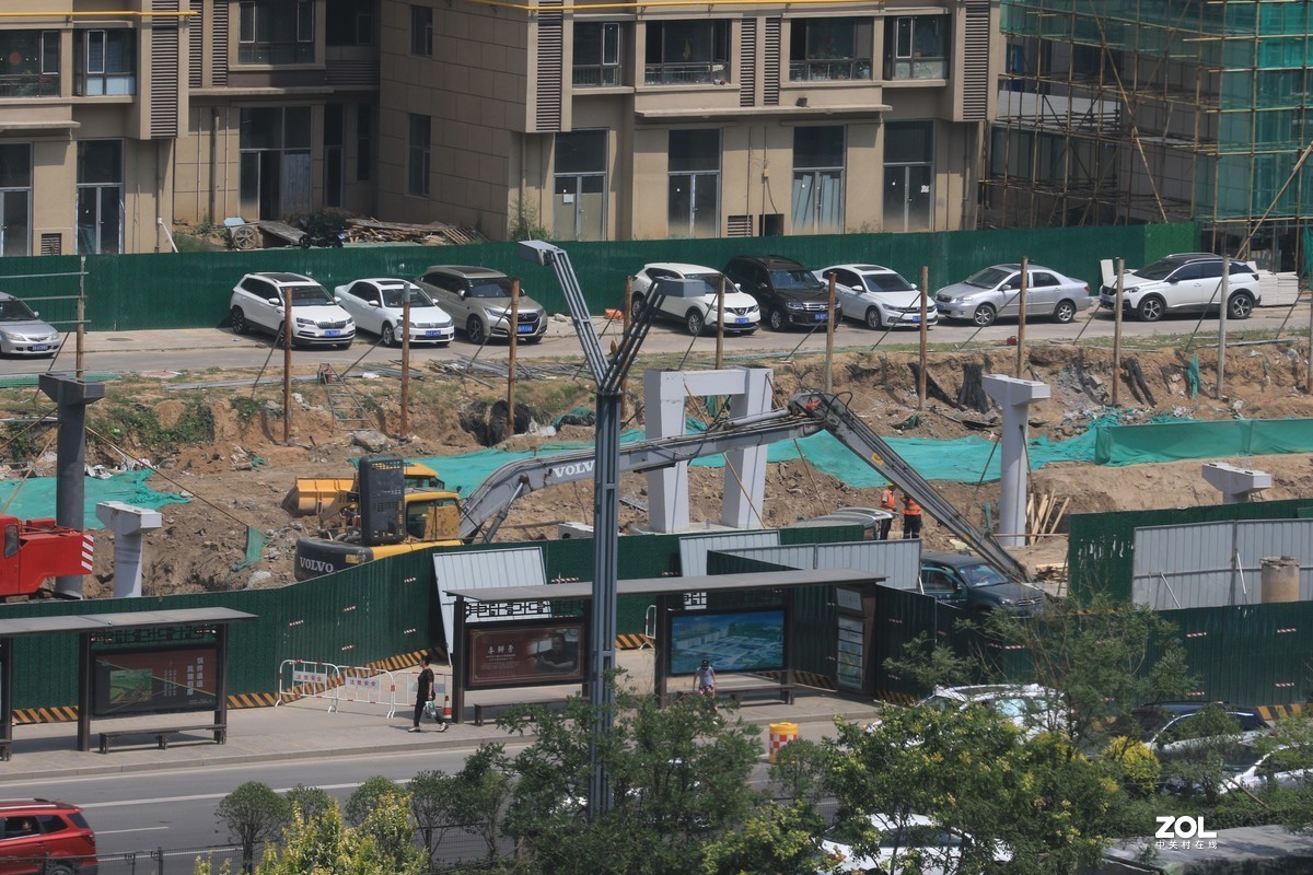 建设中的北中环过路天桥