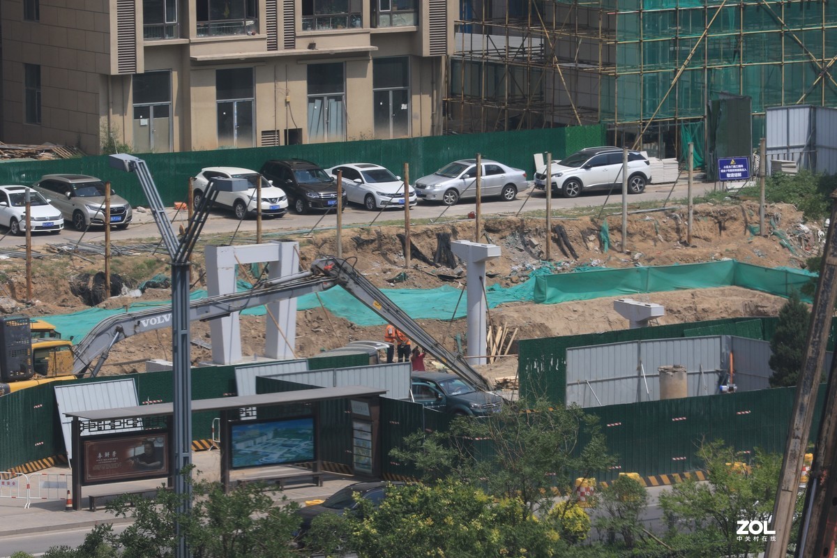 建设中的北中环过路天桥