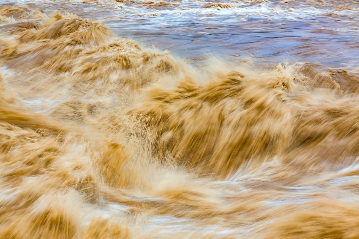 黄河颂（一）------母亲的胸怀