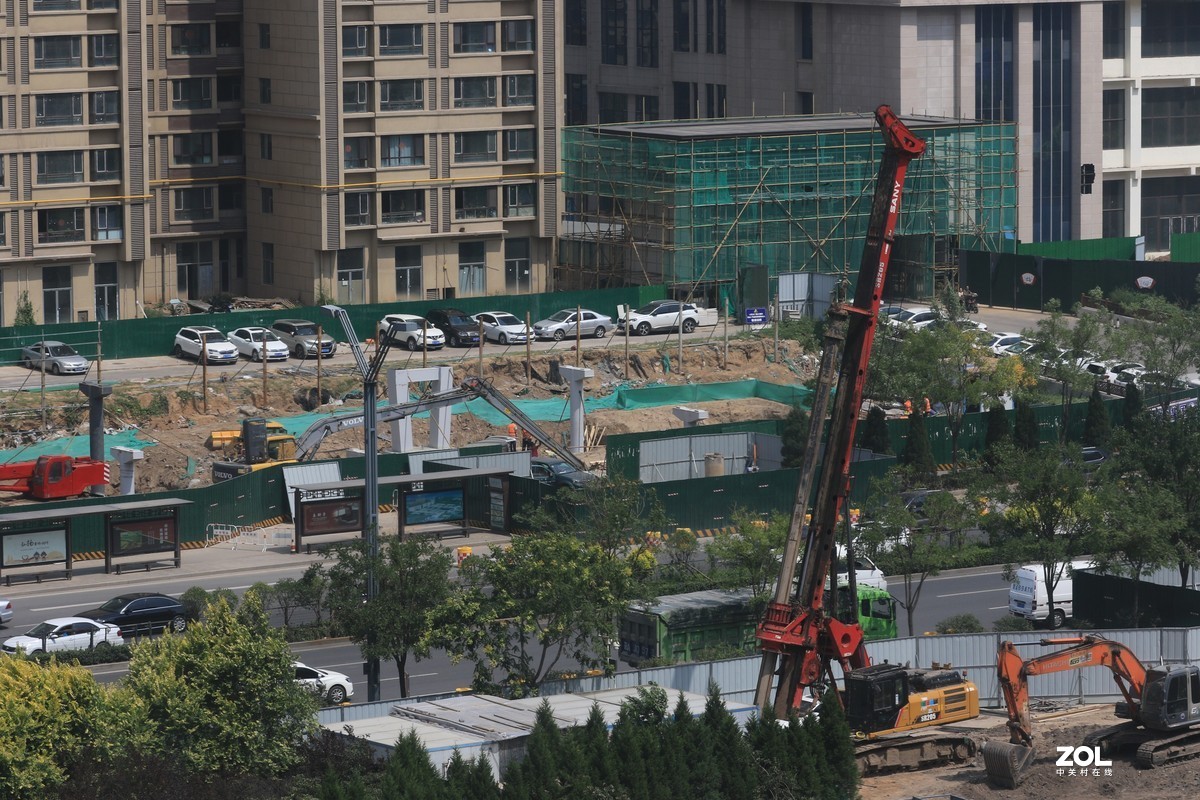 建设中的北中环过路天桥