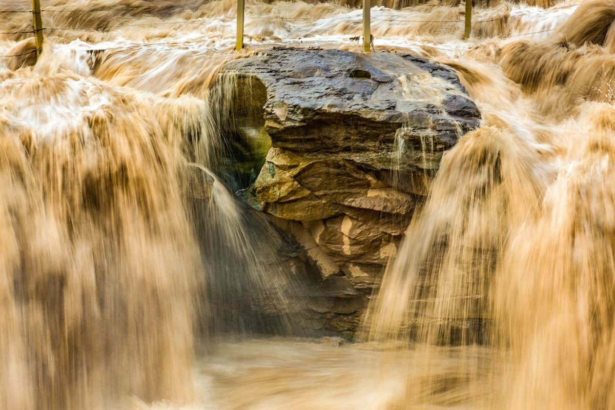 黄河颂（一）------母亲的胸怀
