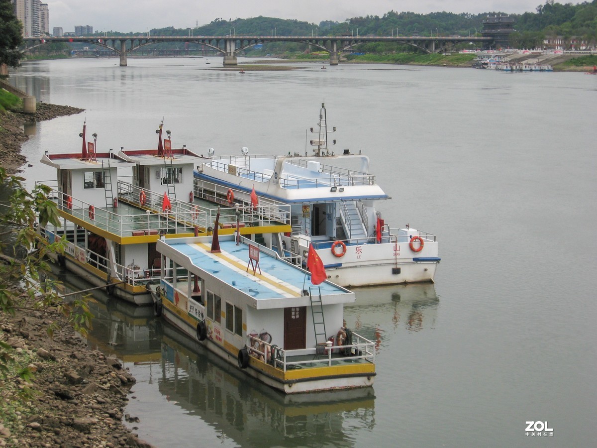 2021年再用老机佳能a560，每次开机都要设置时间，难得设置。拍摄于2021年4月 （阴天）