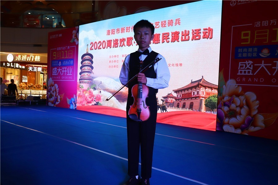 文艺轻骑兵海的女儿艺术团专场精彩亮相