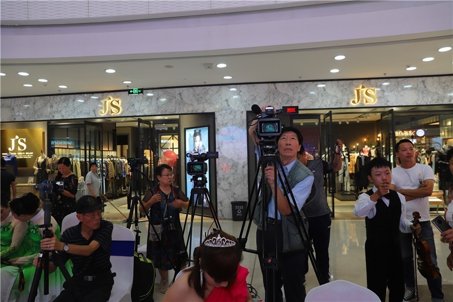 文艺轻骑兵海的女儿艺术团专场精彩亮相