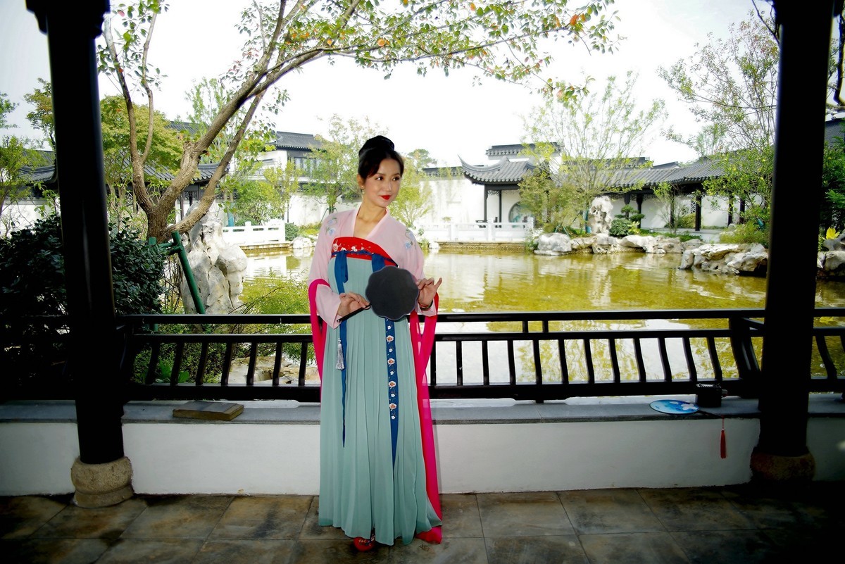 环境人像外拍-----孝感天紫小镇中的江南美女！