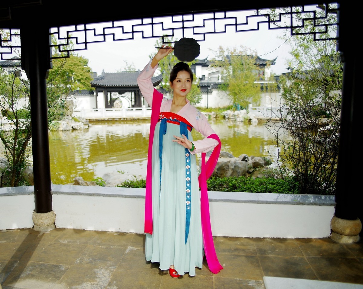 环境人像外拍-----孝感天紫小镇中的江南美女！